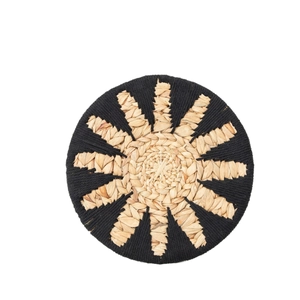 Nordische Wanddeko aus Rattan mit Sternmuster und natürlicher Textur für Boho-Häuser