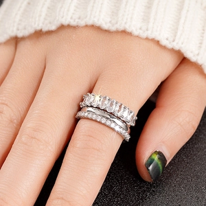 Set di tre anelli impilabili in argento con zirconi marquise per matrimoni eleganti