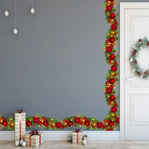 Détail de stickers de Noël avec fleurs de poinsettia rouges et boules dorées