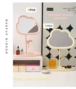 Wolken-Schminkspiegel mit Ohrringhaken und Ablageschale für Kosmetik auf dem Tisch