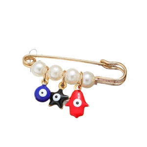 Broche épingle dorée avec perles blanches et breloques Œil Mauvais et Main de Fatima