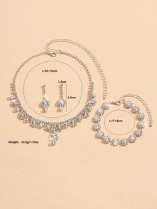 Dimensions détaillées du coffret bijoux de mariée avec collier et bracelet en strass