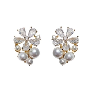 Sparkling floral stud earrings with white pearls and clear zircons on gold base