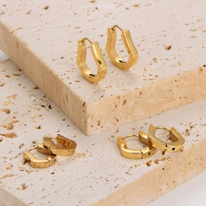 Orecchini a cerchio a U in acciaio inossidabile placcato oro 18K su pietra
