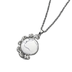 Collier chaîne torsadée argentée avec pendentif en marbre blanc et strass scintillants