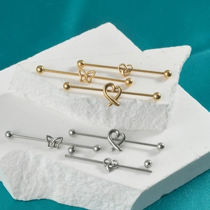 Set mit Industrial Barbell Piercings, Schmetterling und Herz, in Gold und Silber