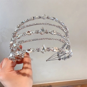 Serre-tête de mariée multicouche argenté luxueux avec cristaux marquise et strass étincelants
