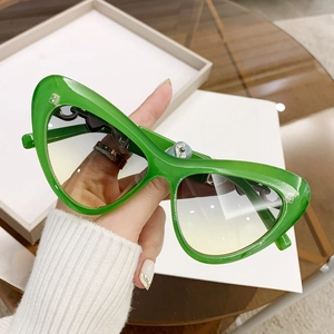Heart Cat Eye Sunglasses PC Frame Metal Heart Temples UV400 Protection Vintage Fashion Eyewear For Women Party
