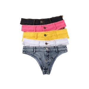 Détails à plat de short en jean taille basse en noir, rose, jaune, blanc et divers coloris