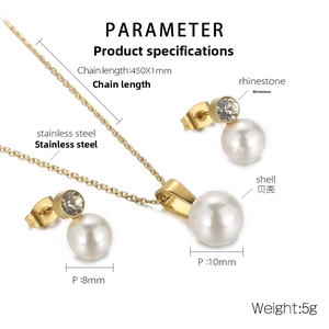 Détail de l'ensemble collier en acier 450mm et boucles d'oreilles perles de 8mm