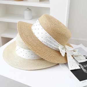 Chapeau de paille Hepburn avec ruban à pois pour les vacances d'été et protection solaire