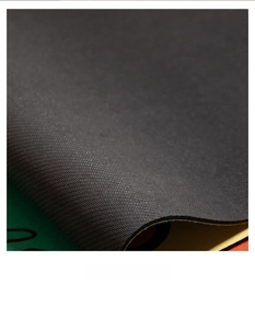Detailed macro view of the black non-slip rubber bottom texture on the heat resistant mat