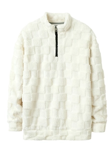 Détail d'un pull en polaire blanc pour homme avec texture en damier 3D gaufrée