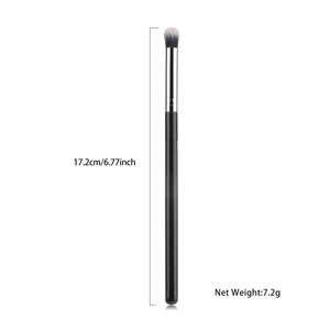 Dual-ended eyeshadow brush with black wooden handle showing dimensions of 17.2cm and 7.2g weight