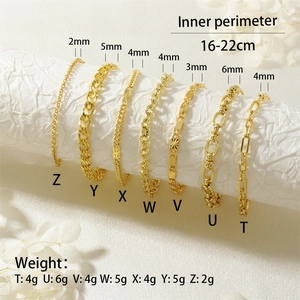 Guida alle taglie per sette braccialetti dorati con larghezze da 2 mm a 6 mm in dettaglio