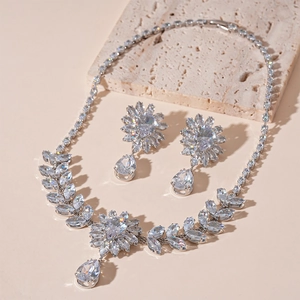 Parure de bijoux élégante avec collier et boucles d'oreilles fleur de blé et goutte d'eau