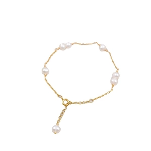 Elegant gold chain pearl bracelet with seven white pearls for a sweet minimalist look