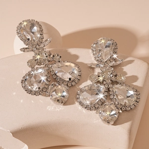 Luxury geometric teardrop petal drop earrings with sparkling crystals for elegant women