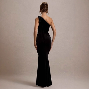 Robe de soirée élégante en velours noir à une épaule avec coupe sirène et vue de dos