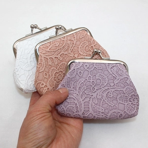 Juego de tres monederos vintage de encaje PU con cierre metálico en blanco, rosa y violeta
