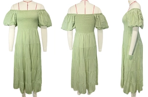 Détails d'une robe maxi vert clair à épaules dénudées avec manches bouffantes et volants