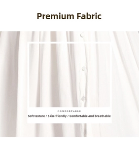 Vue macro de la texture du tissu blanc plissé et des boutons verticaux sur la robe