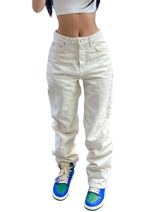 Jean en denim blanc à taille haute et coupe droite pour femme avec un design ajusté