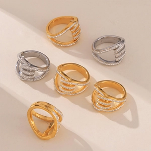 Anillo de doble capa cruzada estilo Hepburn bañado en oro 18k con cristales brillantes