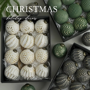 Set of 12 vintage 8cm Christmas ball ornaments with gold patterns in festive gift boxes