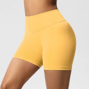Détail du short de yoga sans couture jaune à taille haute avec ceinture côtelée de sport