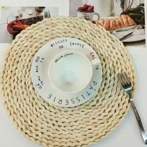 Set de table rond fait main en paille de maïs avec texture spirale naturelle pour la table