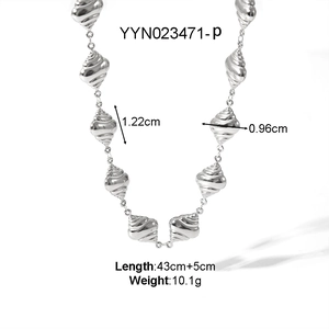 Detail view of conch shell pendant necklace in steel finish with 43+5cm measurements