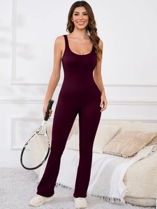 Combinaison de yoga violette ajustée avec ourlet fendu évasé et col en U sans manches