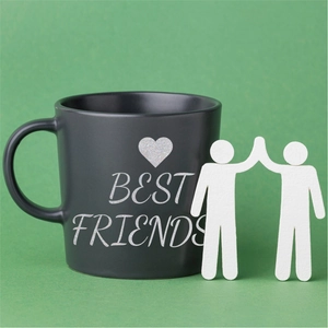 Detail of Best Friends black matte ceramic mug with high-quality printed heart graphics