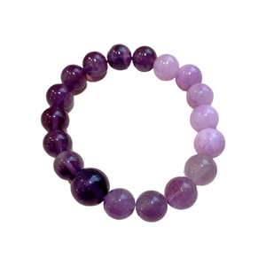 Elegantes Damenarmband aus lila Amethystperlen mit modernem Farbverlauf Design