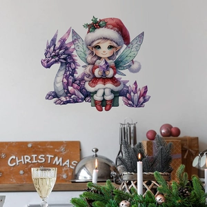 Sticker mural de Noël avec fée et dragon violet sur un mur blanc décoré