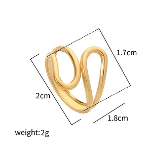 Bague ouverte ondulée en acier titane doré avec dimensions de 2cm de haut et poids 2g
