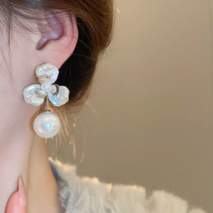 Detailed close-up of a pearl flower earring featuring elegant gold plating and a large drop pearl