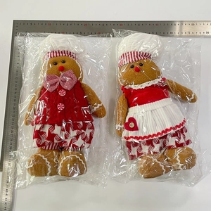Detailed size measurement of two cute plush gingerbread man dolls in clear packaging