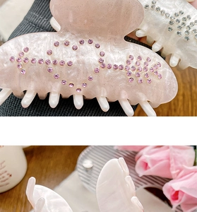 Détails des pinces à cheveux en acétate avec cœurs en strass rose et blanc crème