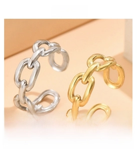 Detail view of adjustable chain-link open rings in gold and silver finish with matte texture