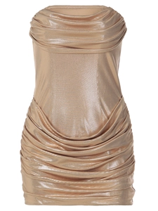 Robe moulante dorée à col bénitier, détails froncés et texture maillée réfléchissante