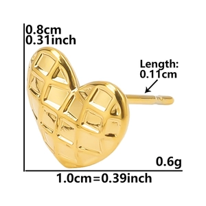 Close-up of golden heart earring with quilted pattern including 1.0cm size dimensions