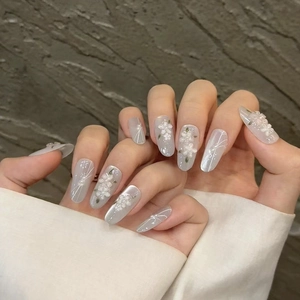 Handmade cat eye press-on nails with 3D white flowers and pearls in soft lilac