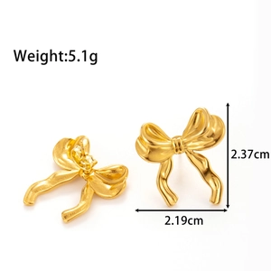 Elegant gold bow earrings in titanium steel with detailed size and weight measurements
