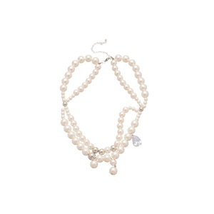 Französische Vintage Perlenkette mit Zirkonia-Kristall-Tropfenanhänger auf Weiß