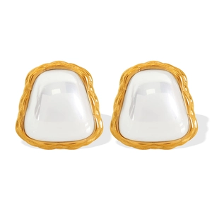 French vintage style golden square stud earrings with pearl centers and braided edges