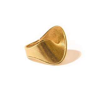18k gold plated stainless steel twisted ring with textured radial stripes for women