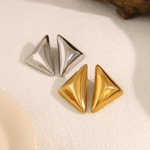 Orecchini a perno a triangolo 3D minimalisti in metallo lucido finiture oro e argento
