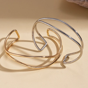Minimalist double-layer wavy gold and silver open bracelets in geometric metal wire